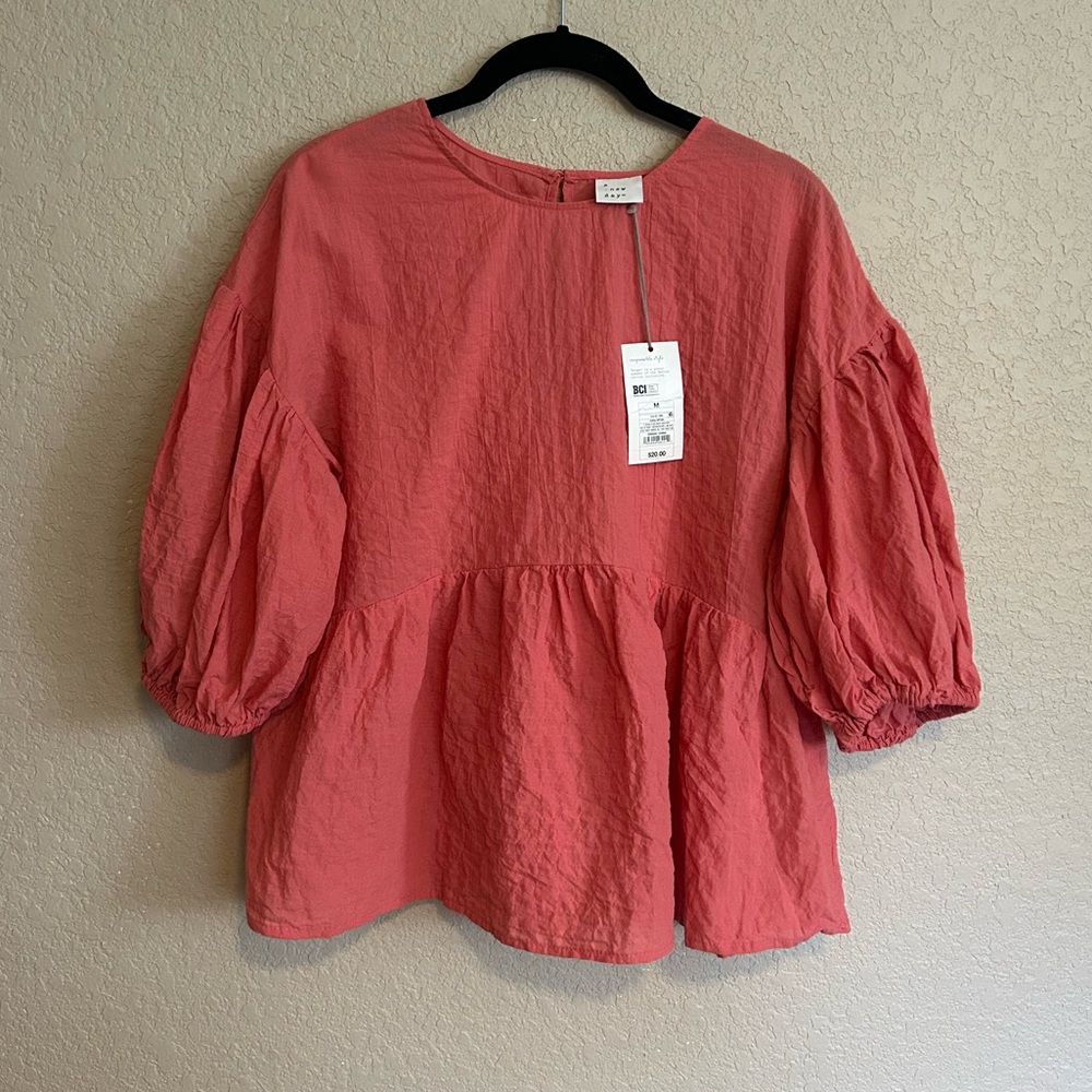 NEW Pretty Coral Puff Sleeve Crinkle Tee Size M
